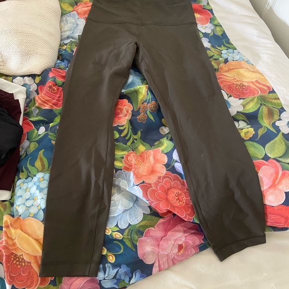 LULULEMON Invigorate army green tights - Picture 1 of 3